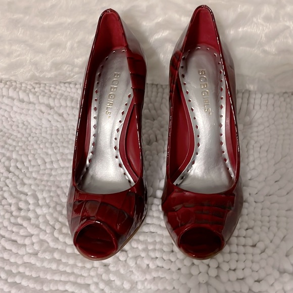 BCBG woman heels size 5.5 red/black snake skin print patten leather - Picture 1 of 8